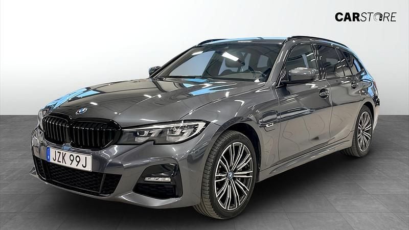 Begagnad BMW 330e M Sport 292 HK (214 kW) 2022 Grå Kombi