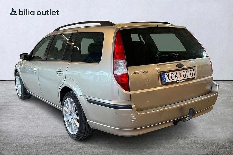 Begagnad Ford Mondeo 2006 Silver Kombi