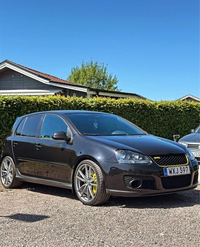 Svart Begagnad 2006 VW Golf V GTI Halvkombi | 89 999 kr - Bild 1/4