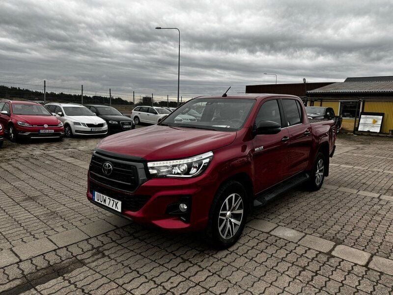 Röd Begagnad 2021 Toyota HiLux Pickup | 369 900 kr (Superpris) - Bild 1/4