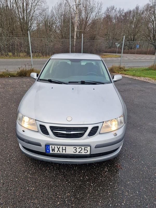 Begagnad 2005 Saab 9-3 Sedan | 15 000 kr (Bra pris) - Bild 1/4