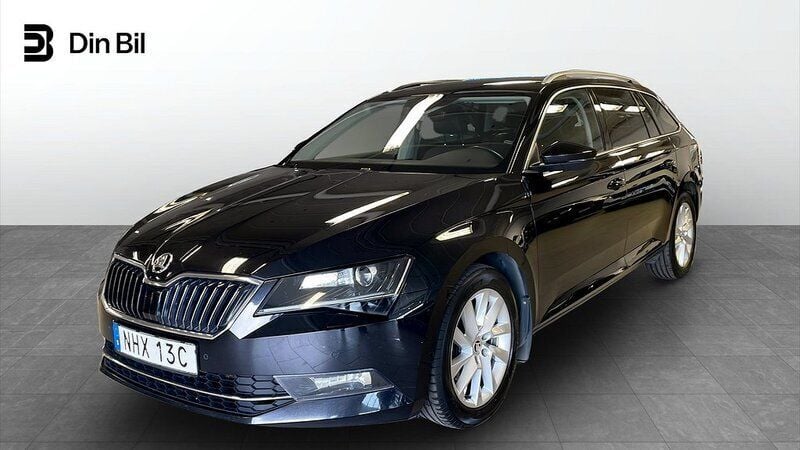 Svart Begagnad 2019 Skoda Superb Style Kombi | 259 900 kr (Marknadspris) - Bild 1/4