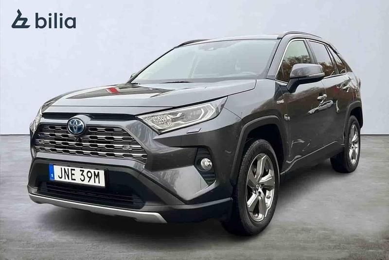 Grå Begagnad 2020 Toyota RAV4 Hybrid SUV | 339 900 kr (Lite dyr) - Bild 1/1