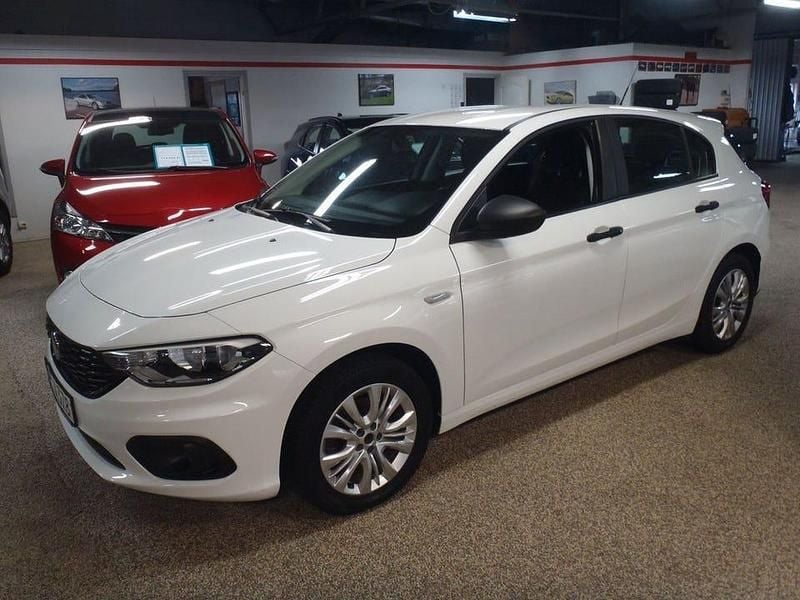 Begagnad Fiat Tipo 96 HK (70 kW) 2017 Vit Halvkombi