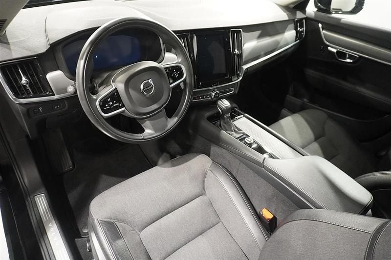 Begagnad Volvo V90 Momentum 191 HK (140 kW) 2020 Okänd Kombi