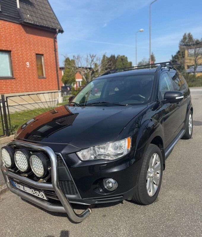 Svart Begagnad 2012 Mitsubishi Outlander SUV | 62 400 kr (Bra pris) - Bild 1/4
