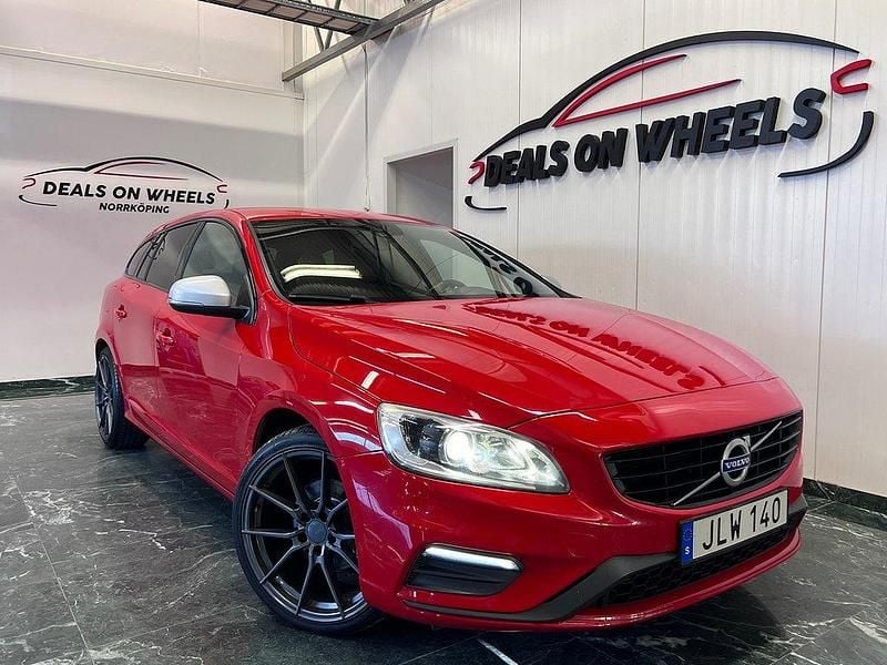 Röd Begagnad 2015 Volvo V60 R-Design Kombi | 154 900 kr (Marknadspris) - Bild 1/4