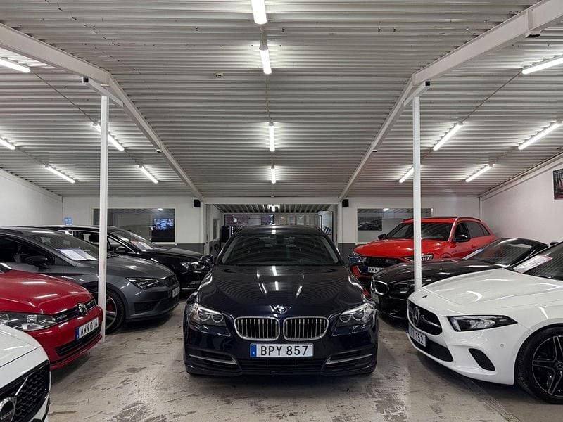 Blå Begagnad 2014 BMW 520 Kombi | 114 900 kr (Bra pris) - Bild 1/4