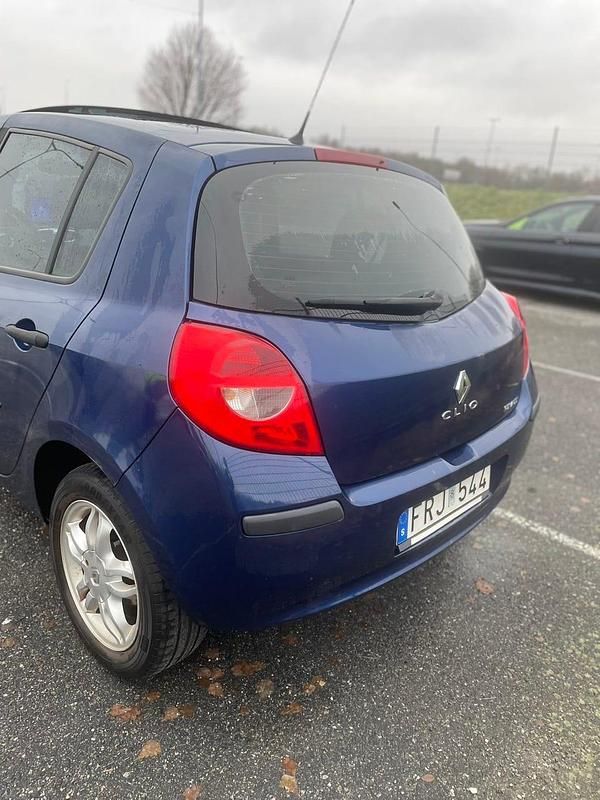 Begagnad Renault Clio R.S. 98 HK (72 kW) 2007 Halvkombi