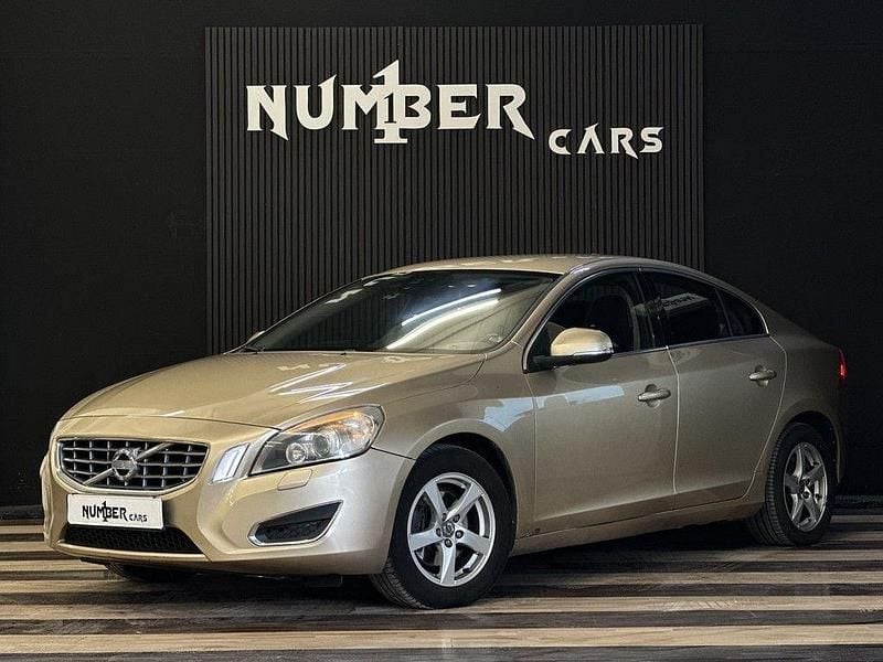 Begagnad Volvo S60 Momentum 203 HK (149 kW) 2010 Ljusbrun Sedan