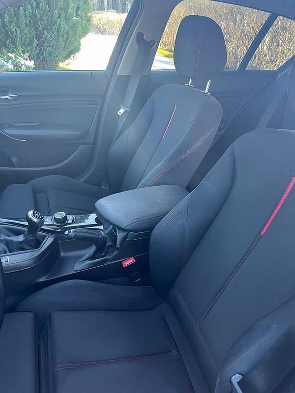 Begagnad BMW 120 184 HK (135 kW) 2012 Svart metallic Halvkombi