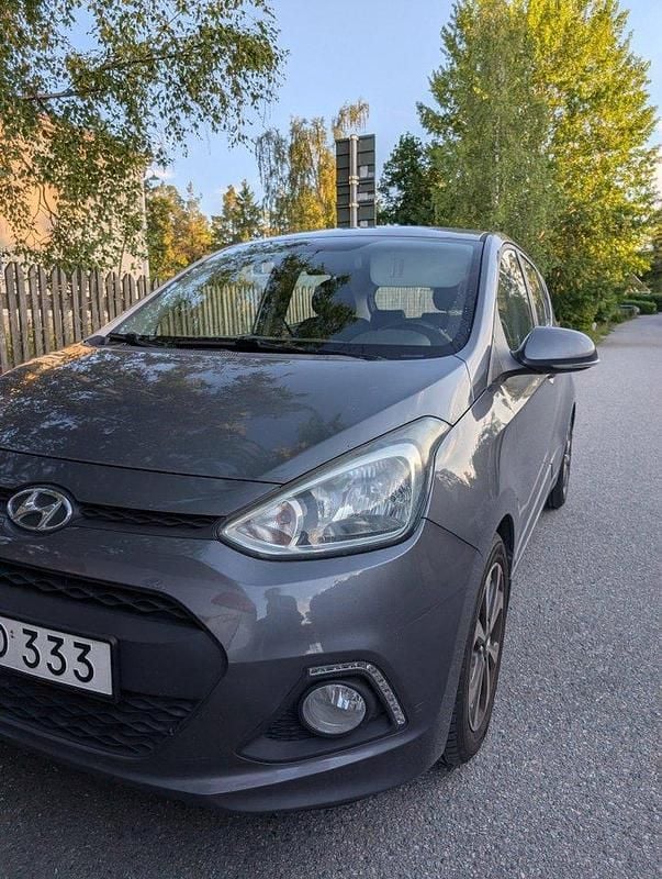 Brun Begagnad 2015 Hyundai i10 Halvkombi | 49 900 kr (Bra pris) - Bild 1/2