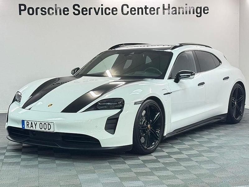 Vit Begagnad 2023 Porsche Taycan GTS Sport Turismo Sedan | 975 000 kr - Bild 1/4