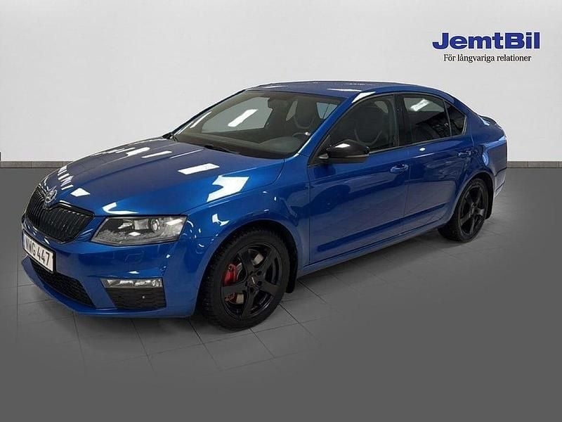 Blå Begagnad 2015 Skoda Octavia RS Halvkombi | 129 000 kr (Bra pris) - Bild 1/4