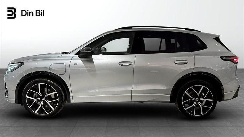 Begagnad VW Tiguan R-line 177 HK (130 kW) 2025 Oyster silver metallic SUV