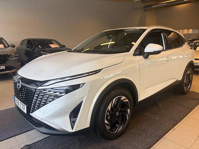 Vit Ny 2025 Nissan Qashqai Comfort SUV | 344 000 kr (Marknadspris) - Bild 1/4