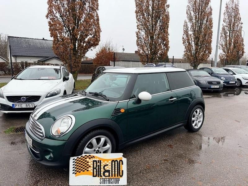Grön Begagnad 2012 Mini Cooper D Halvkombi | 59 800 kr (Marknadspris) - Bild 1/4