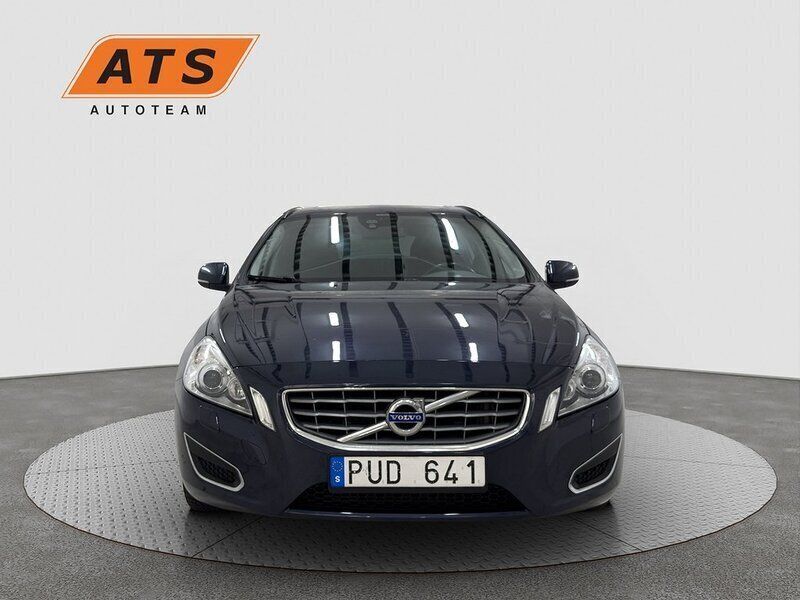 Blå Begagnad 2012 Volvo V60 Momentum Kombi | 74 900 kr (Marknadspris) - Bild 1/4