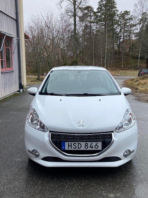 Begagnad Peugeot 208 82 HK (60 kW) 2015 Halvkombi