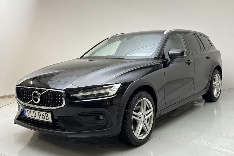 Svart Begagnad 2022 Volvo V60 CC Kombi | 289 000 kr (Bra pris) - Bild 1/4