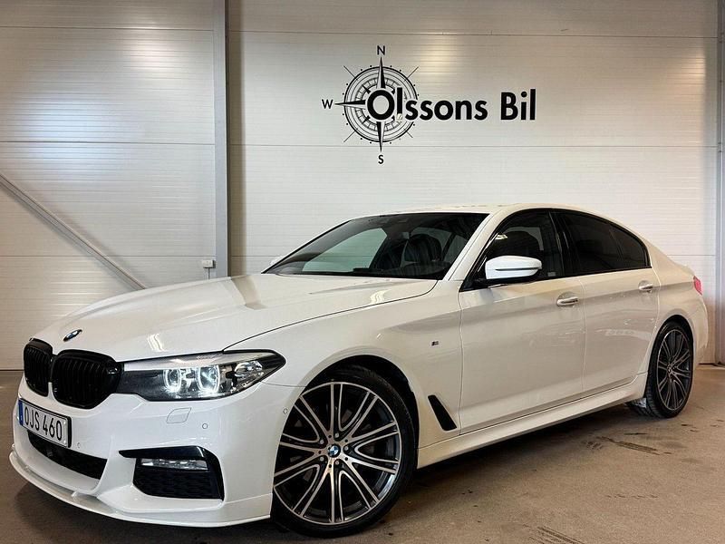 Vit Begagnad 2017 BMW 520 M Sport Sedan | 279 900 kr (Lite dyr) - Bild 1/4
