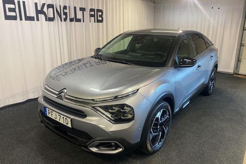 Grå Begagnad 2023 Citroën C4 PureTech Halvkombi | 239 000 kr (Marknadspris) - Bild 1/4