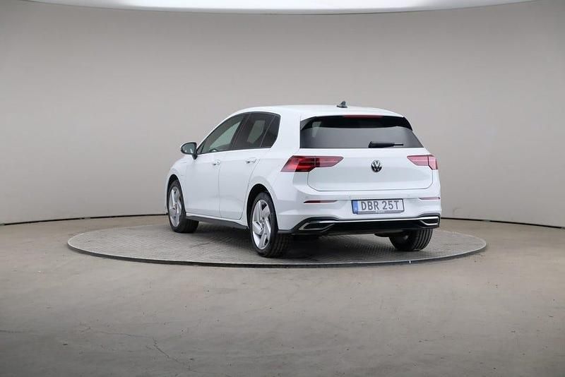 Begagnad VW Golf VIII GTE 204 HK (150 kW) 2020 Pure white (solid) Halvkombi
