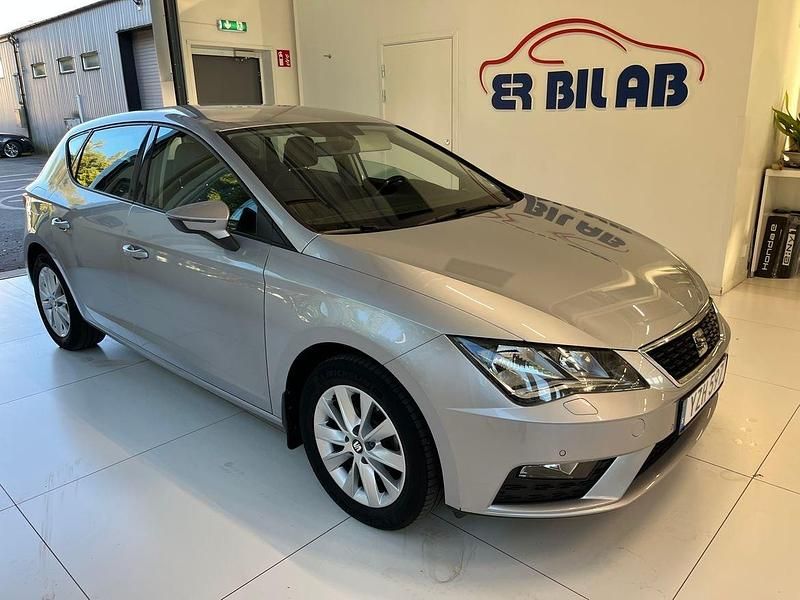 Silver Begagnad 2018 Seat Leon Halvkombi | 139 900 kr (Lite dyr) - Bild 1/4