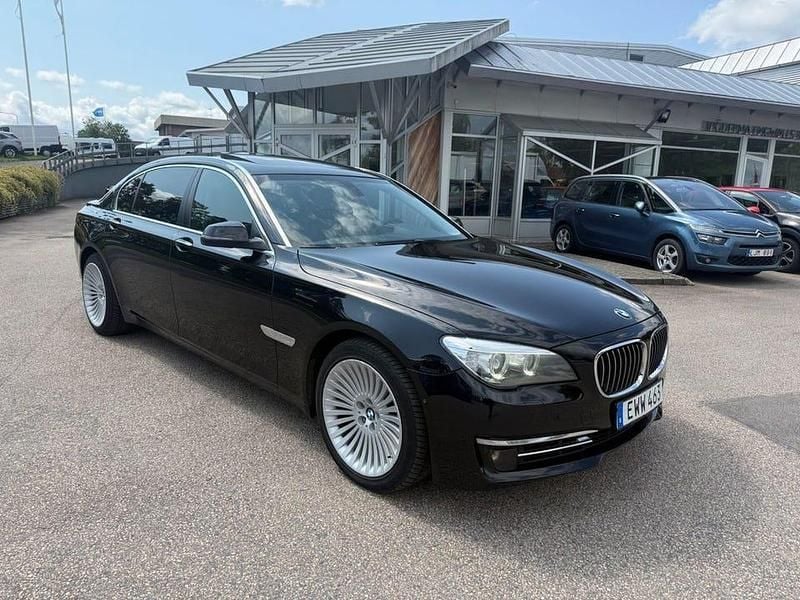 Begagnad BMW 750L Comfort Edition 451 HK (331 kW) 2012 Svart Sedan