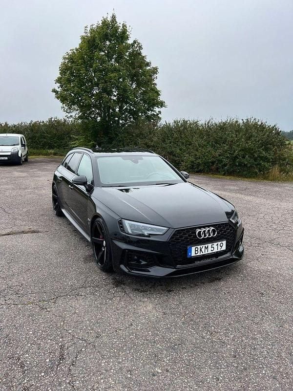 Svart Begagnad 2018 Audi RS4 Kombi | 539 000 kr (Marknadspris) - Bild 1/4