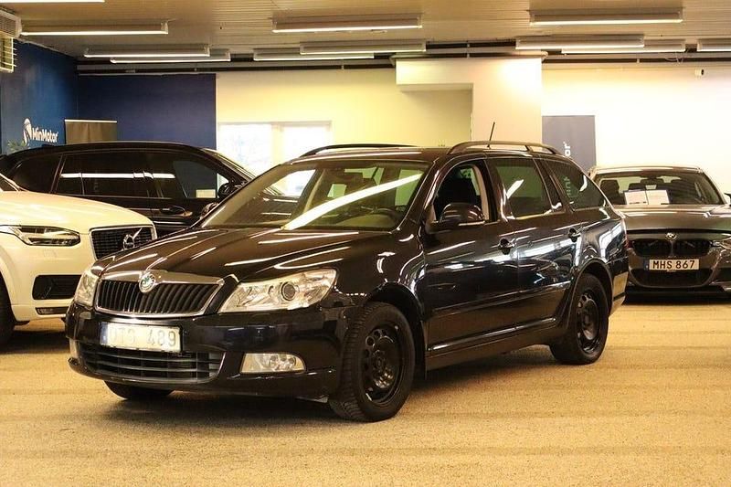 Begagnad Skoda Octavia Elegance 140 HK (102 kW) 2012 Svart Kombi