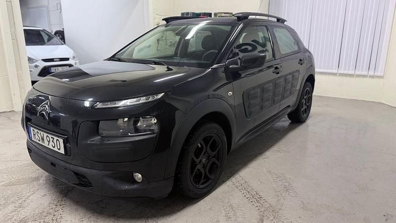 Begagnad Citroën C4 Cactus PureTech 82 HK (60 kW) 2015 Svart Halvkombi