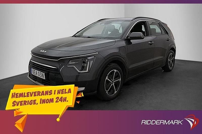 Grå Begagnad 2023 Kia Niro SUV | 249 800 kr (Marknadspris) - Bild 1/3