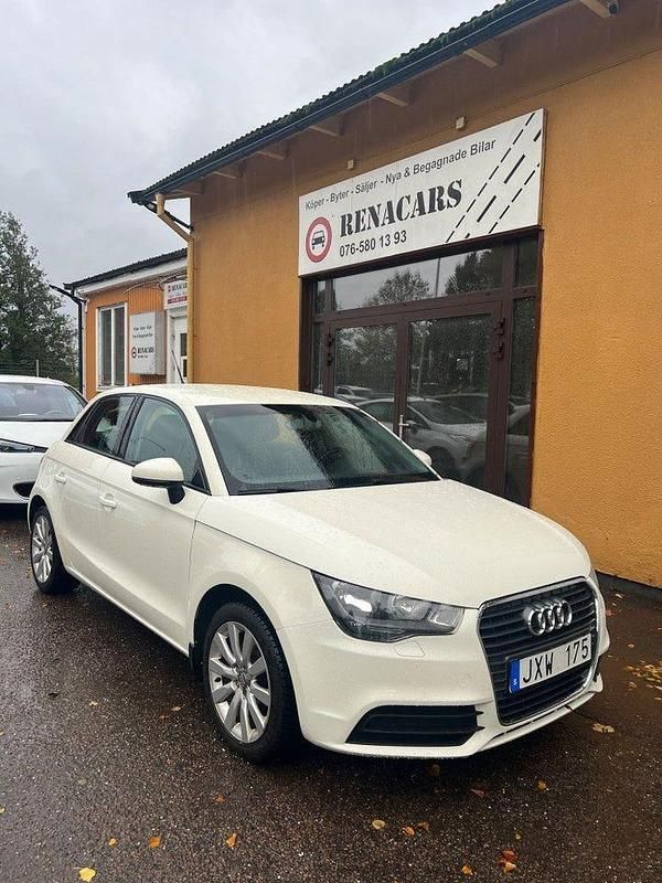Vit Begagnad 2012 Audi A1 Sportback Halvkombi | 79 900 kr (Lite dyr) - Bild 1/4