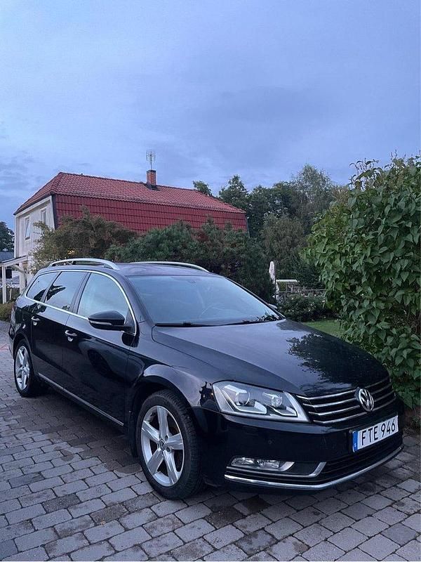 Svart Begagnad 2011 VW Passat Kombi | 43 000 kr (Marknadspris) - Bild 1/4