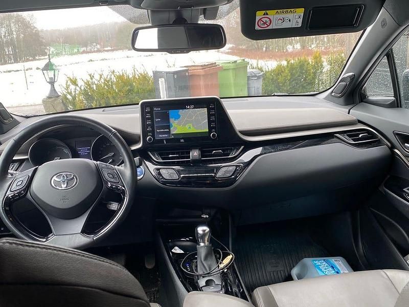 Begagnad Toyota C-HR Executive 184 HK (135 kW) 2020 SUV