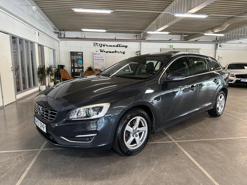 Grå Begagnad 2016 Volvo V60 Summum Kombi | 129 900 kr (Marknadspris) - Bild 1/4