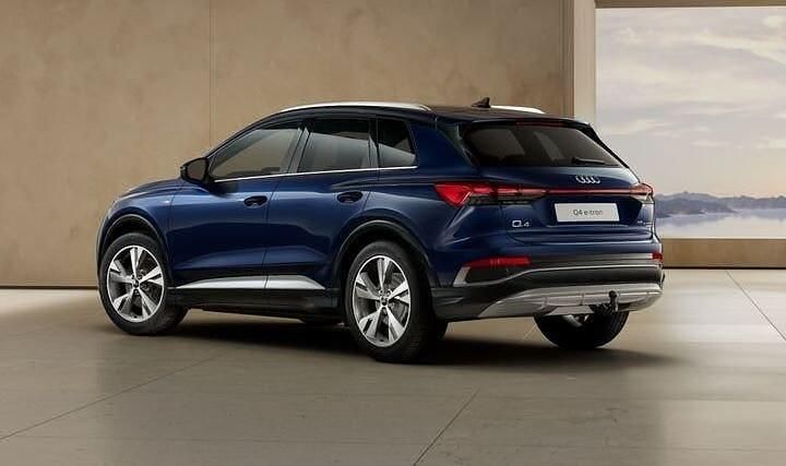 Ny Audi Q4 e-tron S-Line 210 kW (286 HK) 2025 Navarrablå metallic SUV
