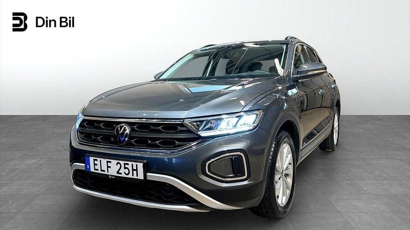 Grå Begagnad 2024 VW T-Roc Life SUV | 289 500 kr (Marknadspris) - Bild 1/4