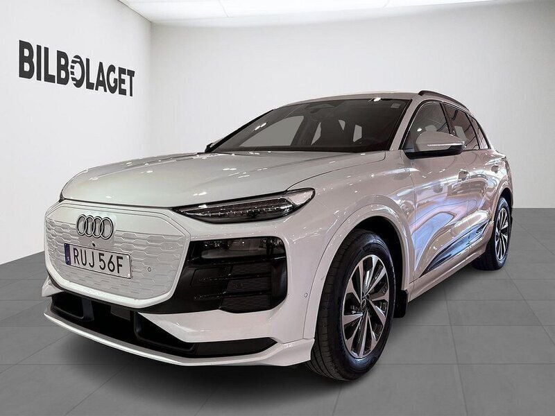 Vit Begagnad 2024 Audi Q6 e-tron Ambiente SUV | 799 800 kr - Bild 1/4