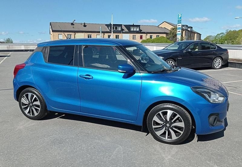 Blå Begagnad 2017 Suzuki Swift Halvkombi | 110 000 kr (Bra pris) - Bild 1/4