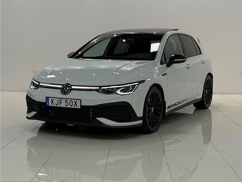Vit Begagnad 2022 VW Golf VIII GTI Clubsport Halvkombi | 409 900 kr (Bra pris) - Bild 1/4