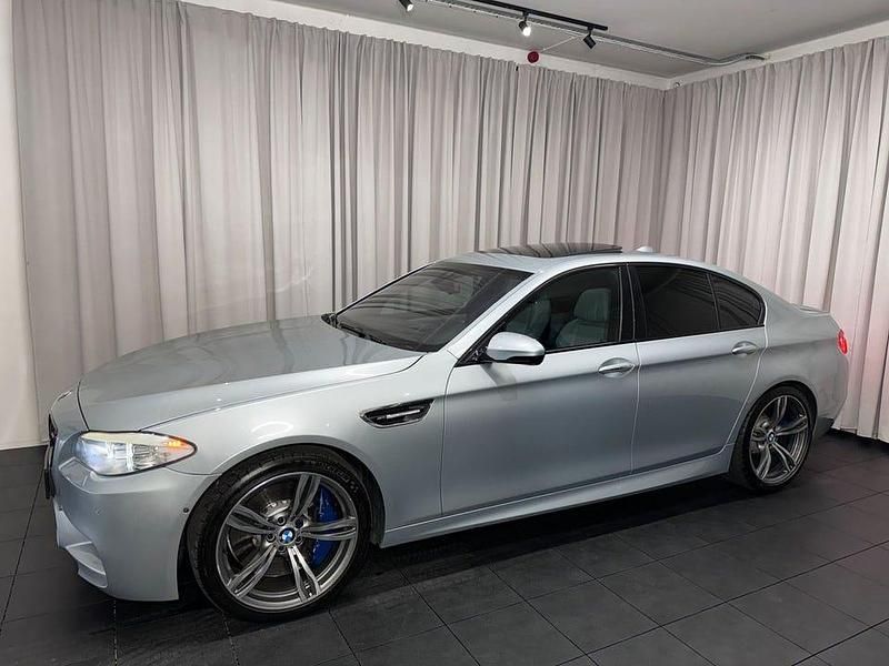 Begagnad BMW M5 561 HK (412 kW) 2013 Silver Sedan