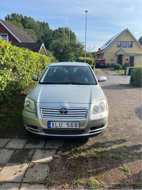 Silver Begagnad 2006 Toyota Avensis Sedan | 47 000 kr (Marknadspris) - Bild 1/4