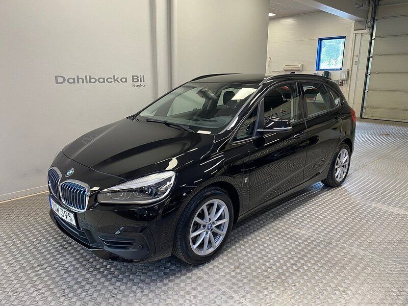 Svart Begagnad 2018 BMW 225 Active Tourer Advantage Minibuss | 230 000 kr (Marknadspris) - Bild 1/4