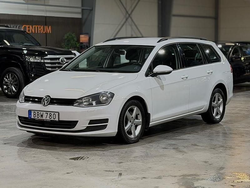Pure white Begagnad 2014 VW Golf VII Kombi | 69 900 kr (Marknadspris) - Bild 1/4