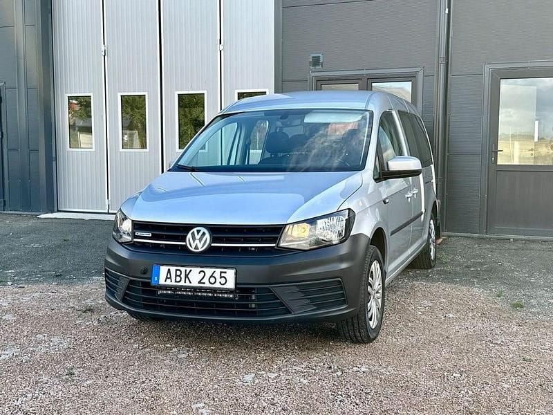 Silver Begagnad 2017 VW Caddy Maxi Life Life Minibuss | 119 000 kr (Marknadspris) - Bild 1/4