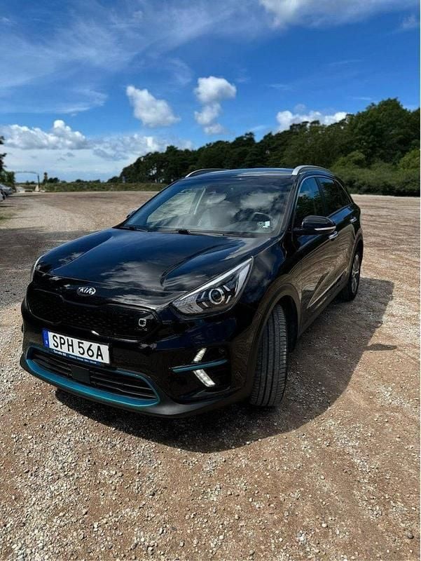 Svart Begagnad 2021 Kia e-Niro Advance SUV | 209 000 kr (Superpris) - Bild 1/4