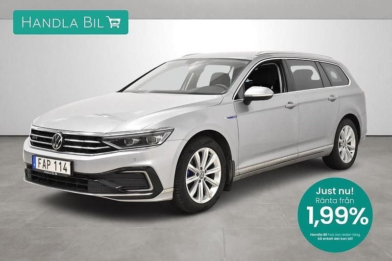 Silver Begagnad 2021 VW Passat Executive Kombi | 242 800 kr (Bra pris) - Bild 1/3