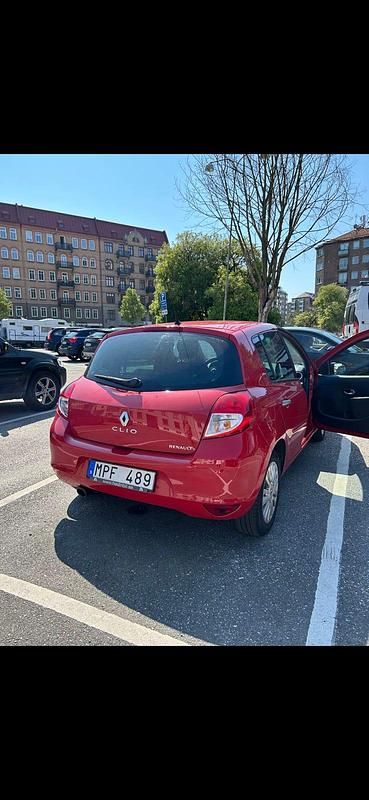 Begagnad 2010 Renault Clio R.S. Halvkombi | 21 000 kr (Bra pris) - Bild 1/2